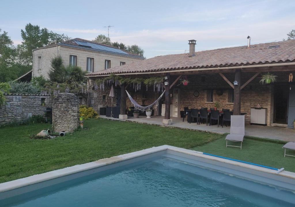 Reignac Bed & Breakfast | chambre dans maison de caractere au calme
