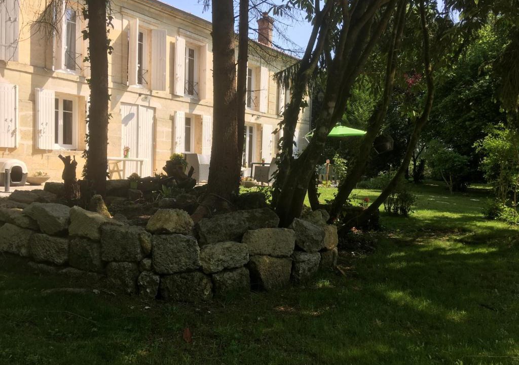 Saint-Vivien-de-Blaye Bed & Breakfast | Chambre La Garenne
