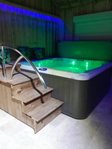 Bertric-Buree Hotel | chambre-spa de la Truffière