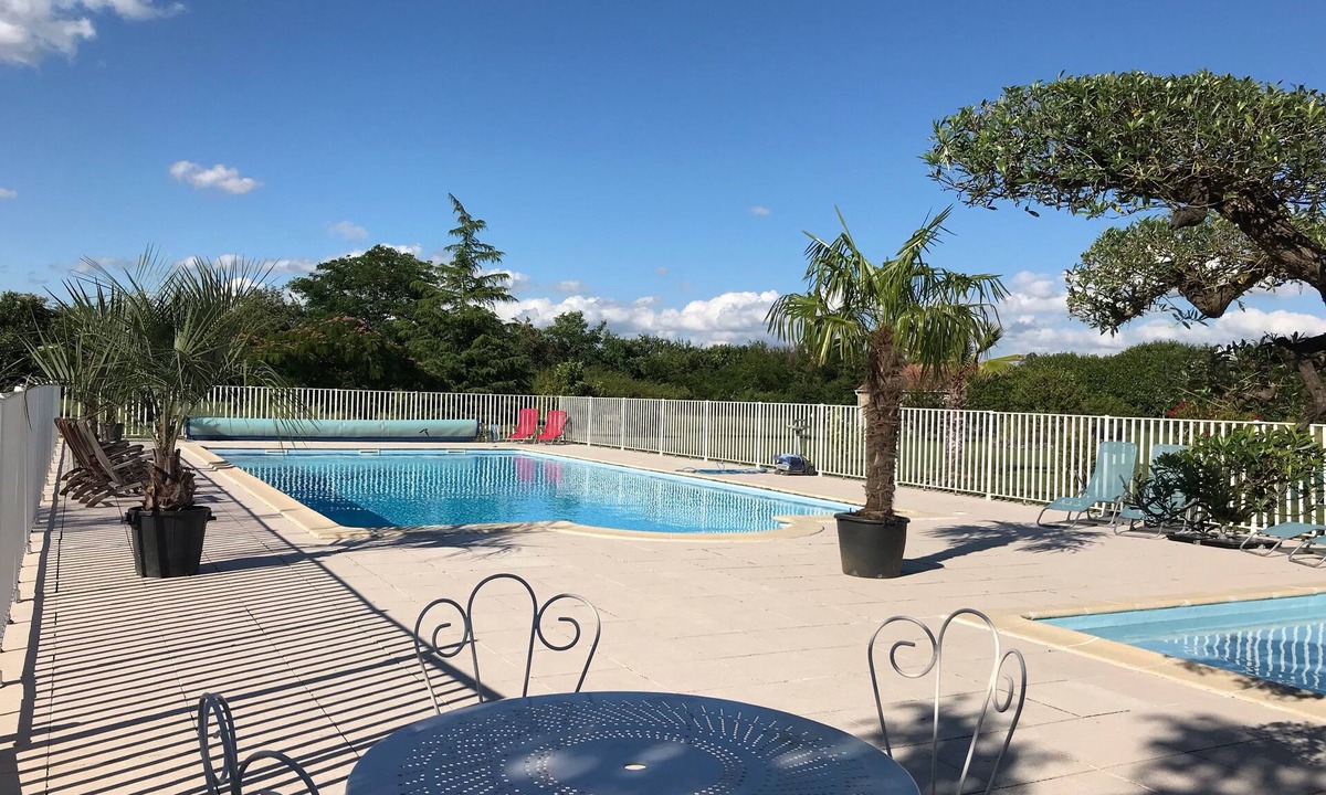 Saint-Simon-de-Pellouaille House | Charentaise Avec Piscine à 25 Minutes des Plages