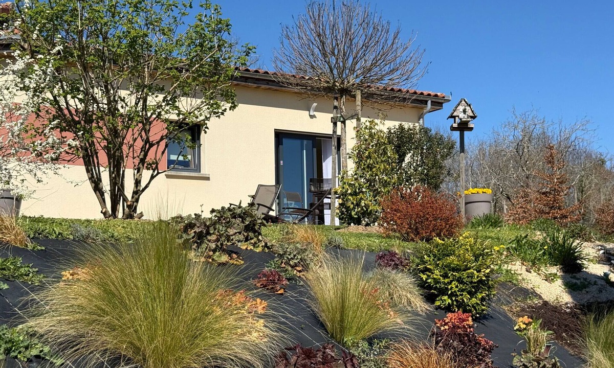 Saint-Medard-d'Excideuil Apartment | Charming house with view of Excideuil, peaceful