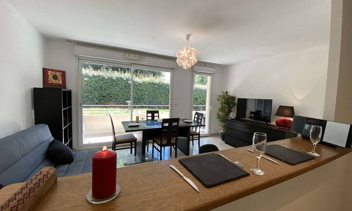 Antibes Apartment | Charming 2-Bedroom Apt, 10min Walk to Beach, Terrace & Private Garage in Juan-les-Pins