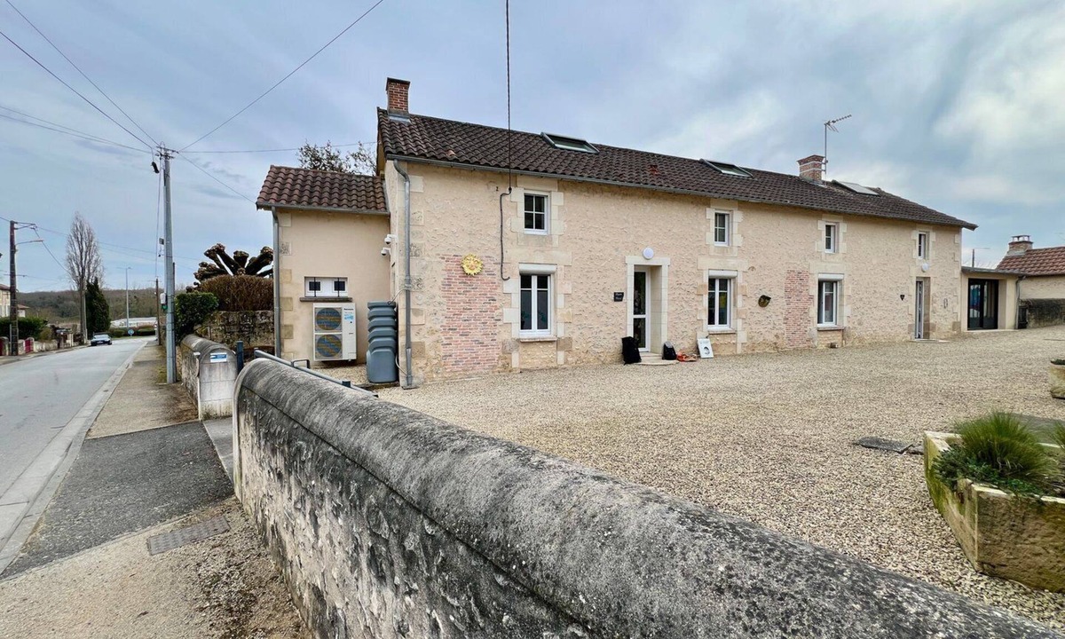 Lussac-les-Chateaux House | Charming 3 bedroom house