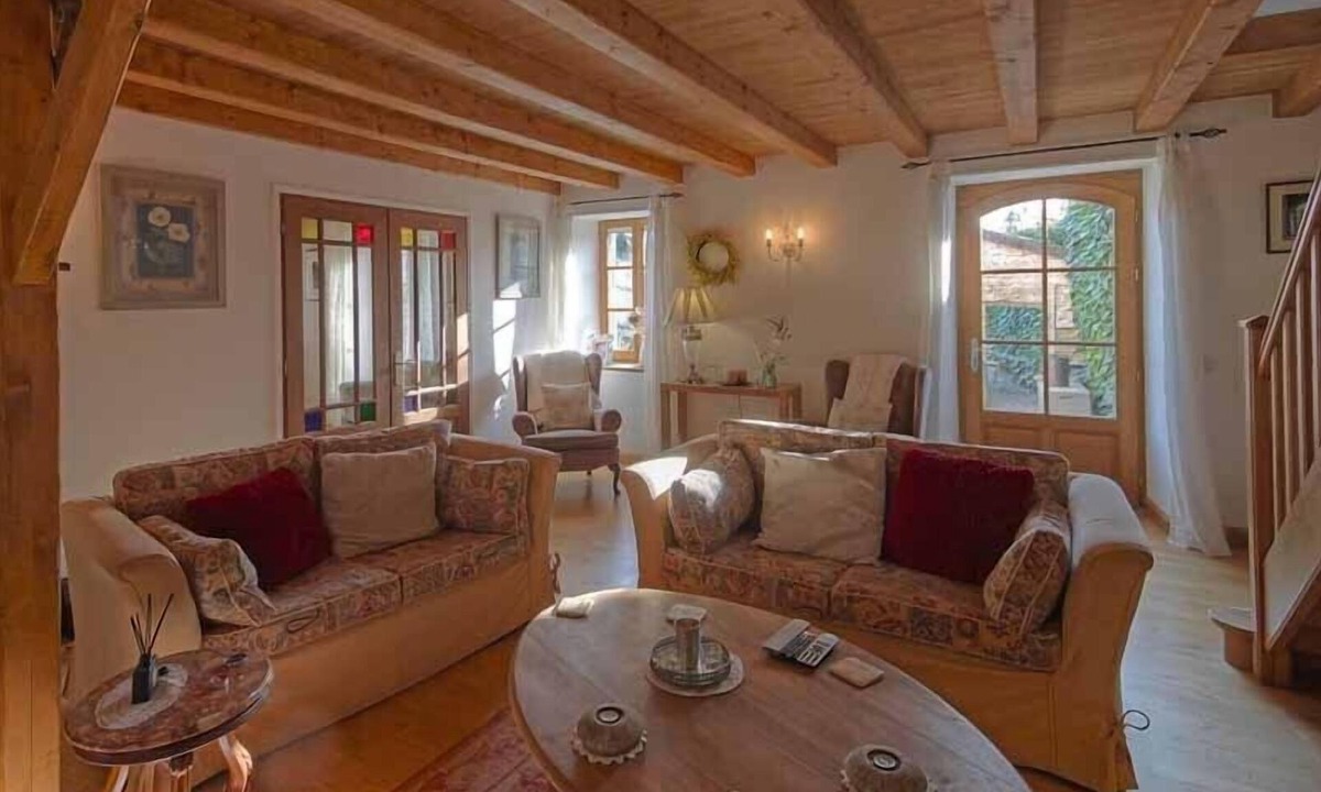 Sainte-Soline House | Charming 4-bed 3 bath, farmhouse/barn conversion