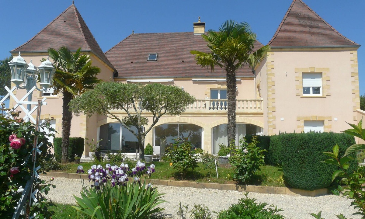 Proissans House | Charming cottage near Sarlat swimming pool spa sauna ponds