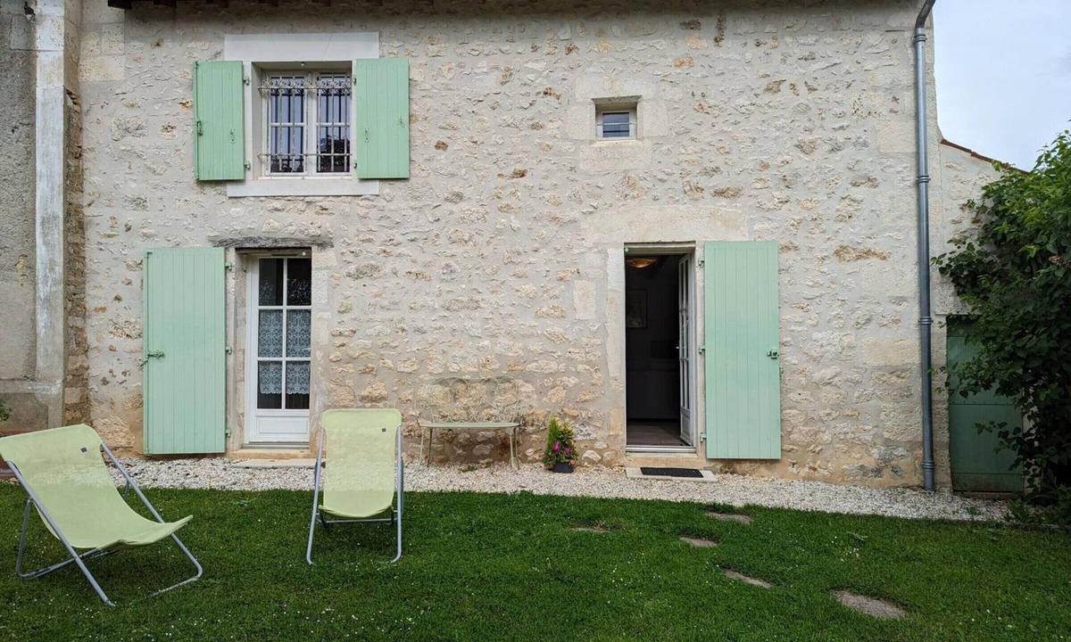 Bunzac Cottage | Charming Cottage with Garden, Patio, and Modern Amenities in Peaceful Bunzac