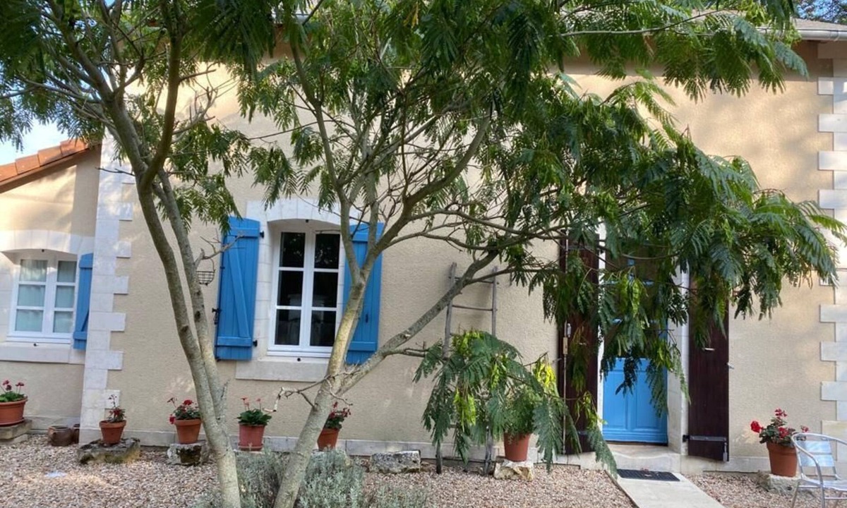 Journet House | Charming former railway cottage in peaceful setting. Close to local amenities.