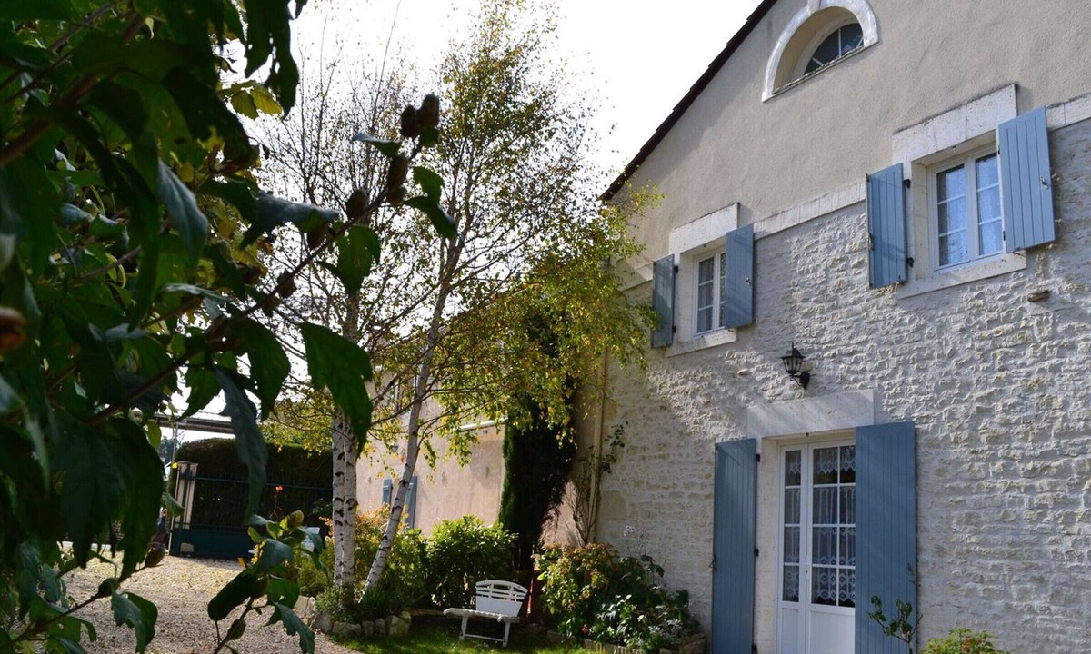 Saint-Genis-d'Hiersac Cottage | Charming Riverside Cottage with Garden, Terrace & Outdoor Activities in Saint-Genis-d'Hiersac