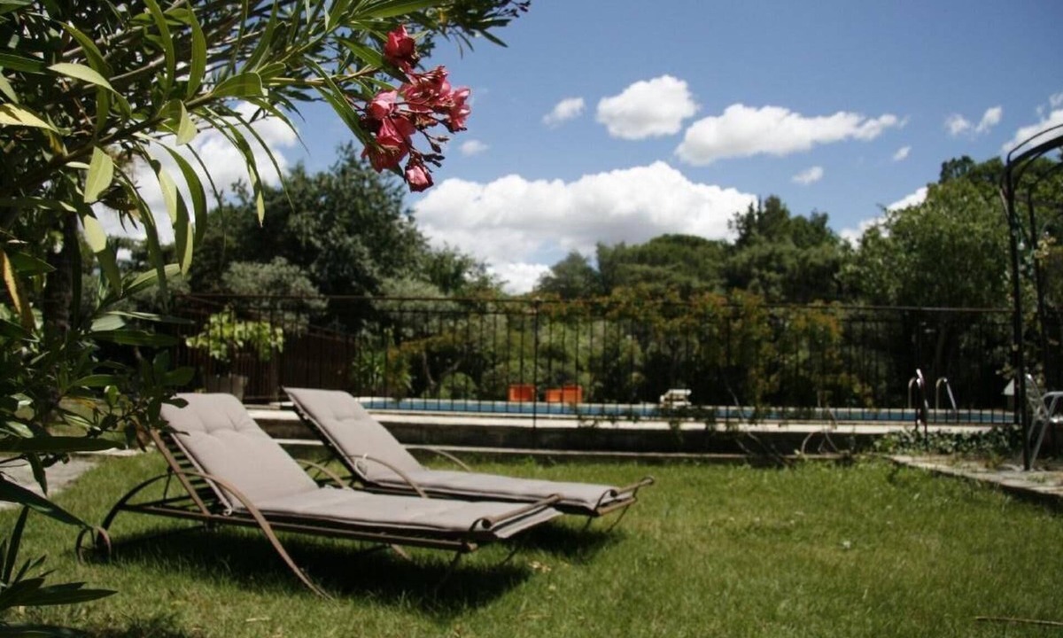 St.-Remy-de-Provence Apartment | Charming apartment in Provencal farmhouse in Saint-Rémy-de-Provence