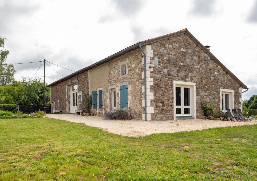 Rouzede House | Charming holiday home in Rouzède with a private, heated swimming pool