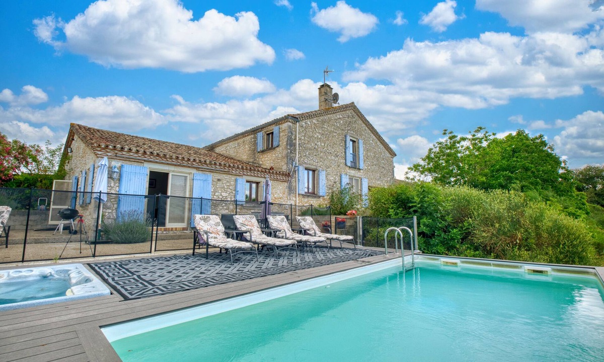 Razac-d'Eymet Villa | Charming House with Heated Pool, Jacuzzi and Spectacular Views