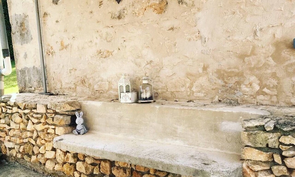 Varaignes Cottage | Charming One Bedroom Cottage