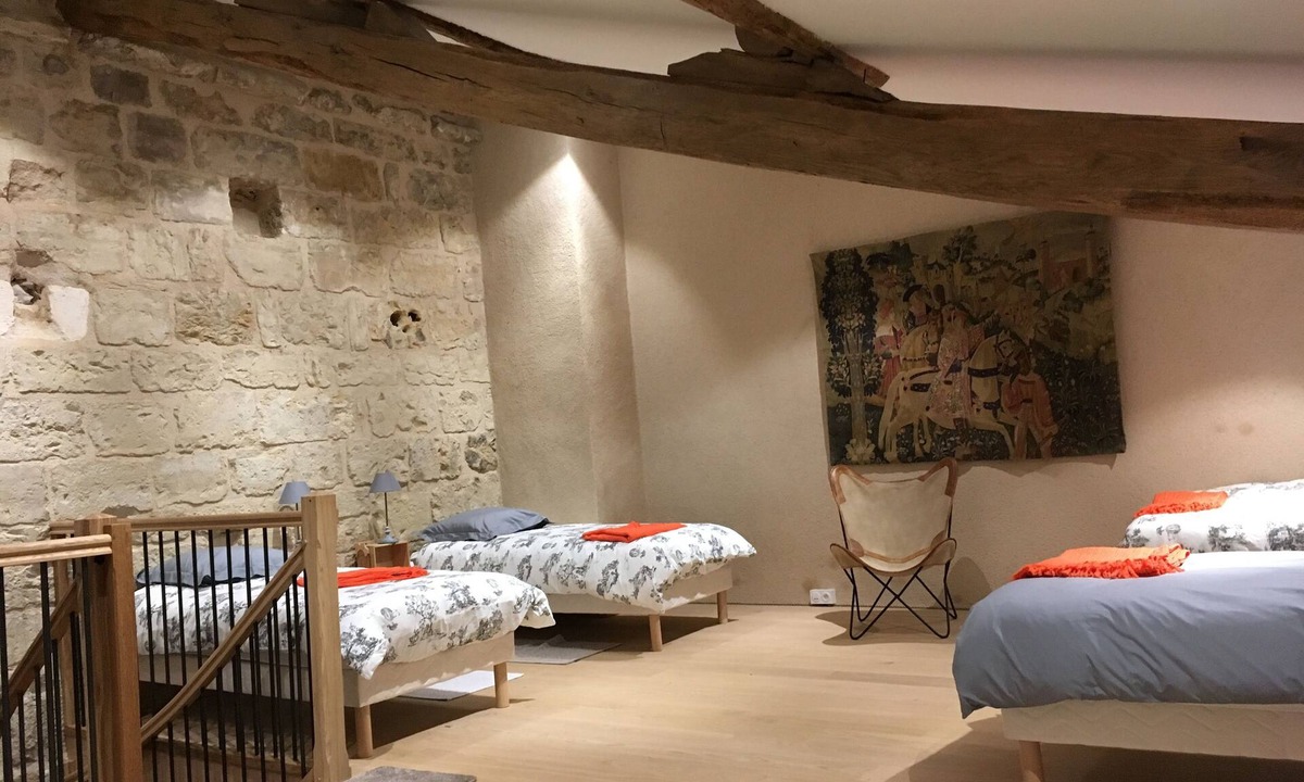 Montreuil-Bonnin Other | Charming outbuilding in the heart of the château-fort of Montreuil Bonnin Swimming pool 6 per