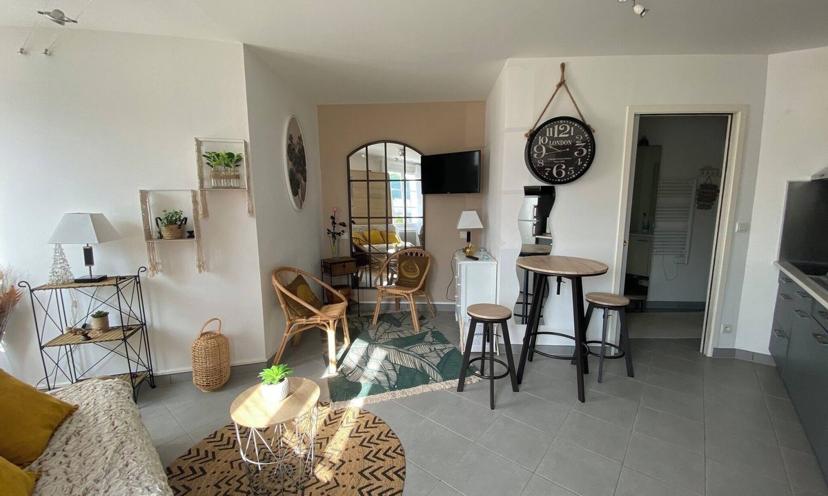 Le Chateau-d'Oleron Apartment | Charming studio just steps from the beach and town center – Ideal for a relaxing stay
