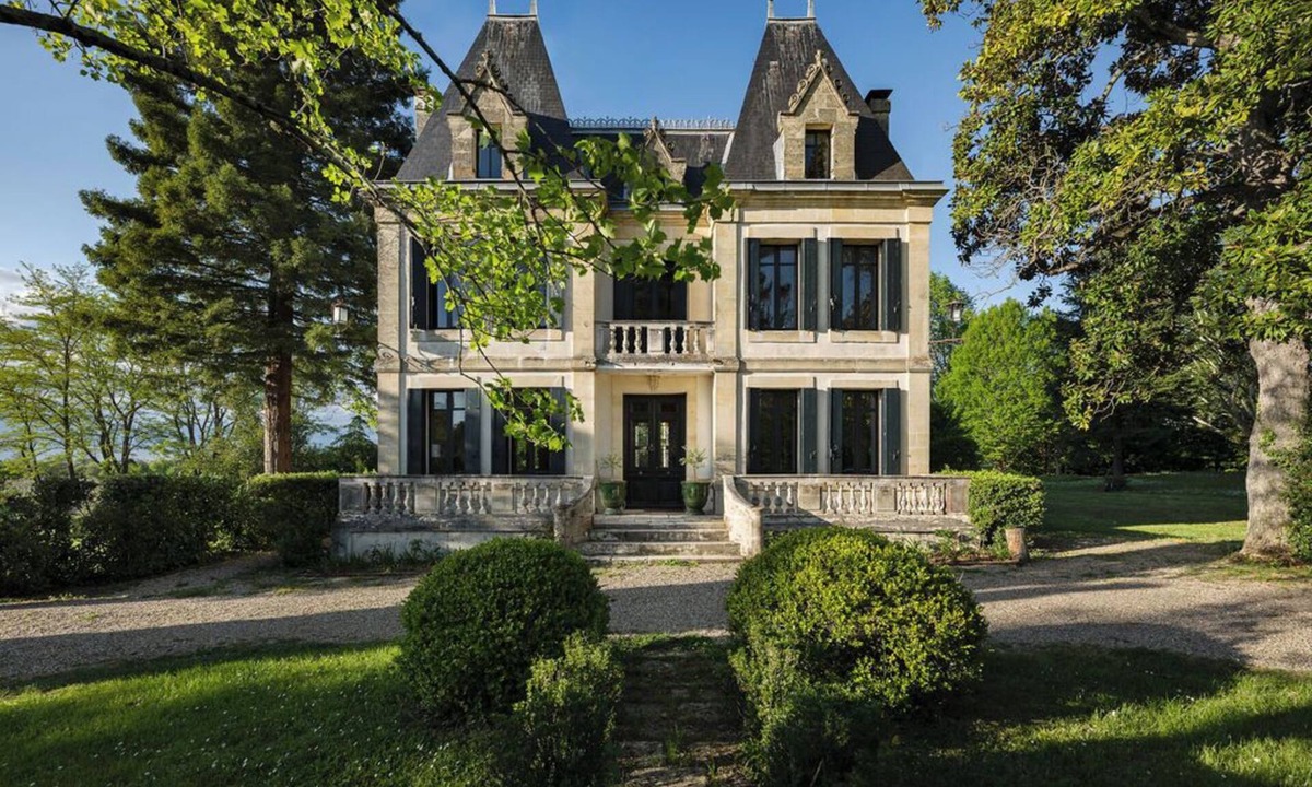 Pujols Other | Château Lacoste - fairytale château in the heart of Bordeaux wine country w pool