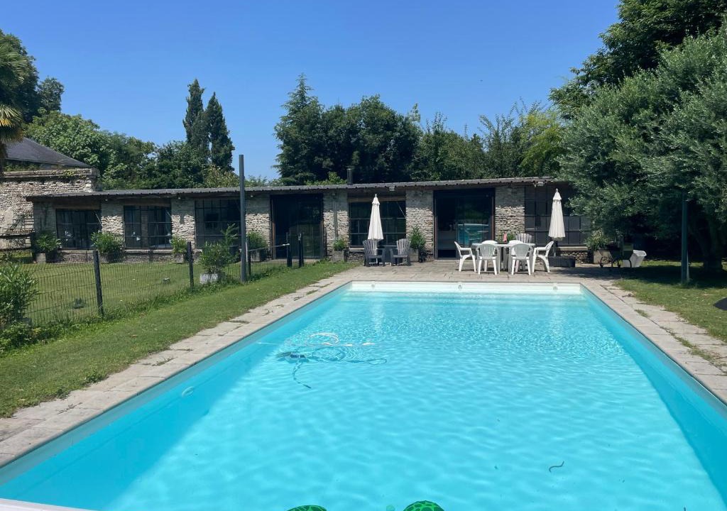 Assat House | Chateau pool house