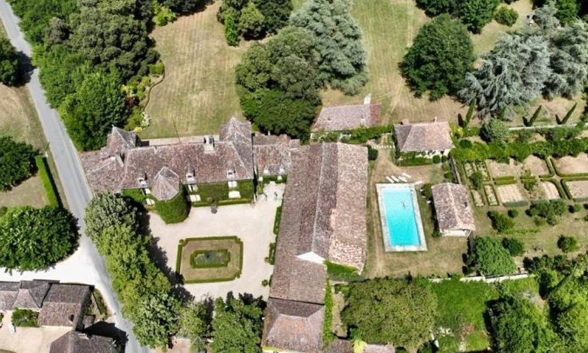 Faux House | Château with a Large Pool and magnificient park. Château & independent house.