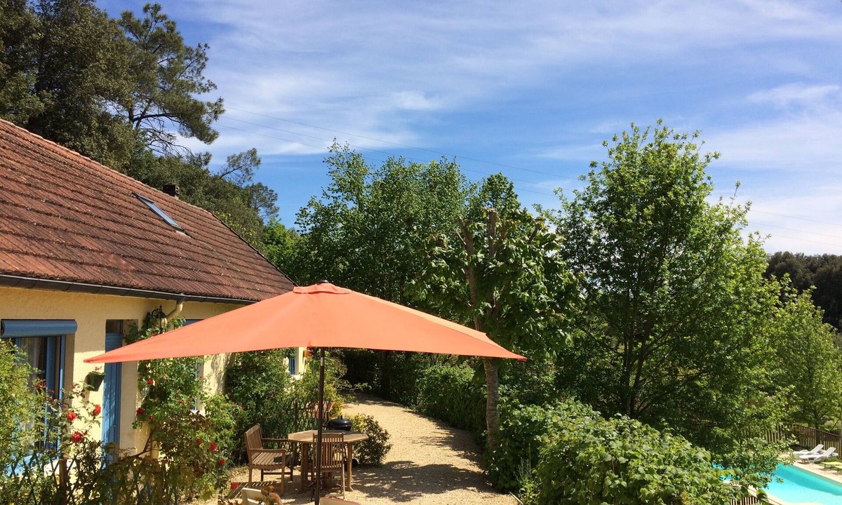 Calviac-en-Perigord Cottage | Comfortable cottage in a wooded area by the pool near Sarlat
