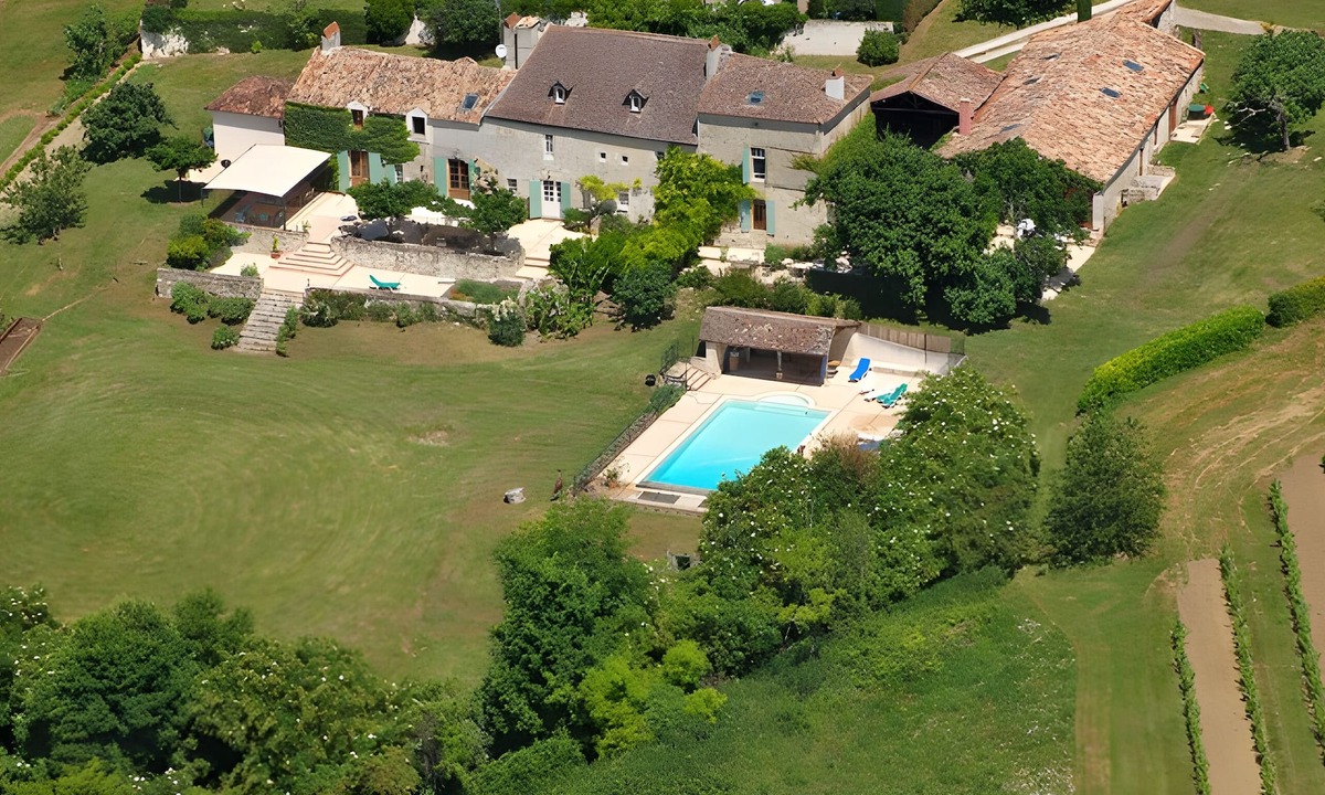 Velines Apartment | Cottage Rembrandt – Sleeps 5