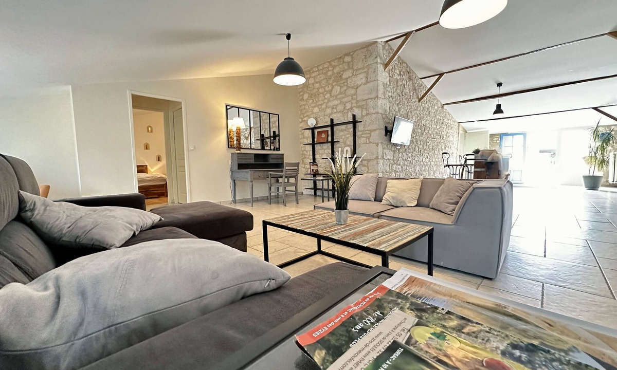 Thenac Cottage | Cottage for 8 persons in the heart of a vineyard at Thenac, Dordogne