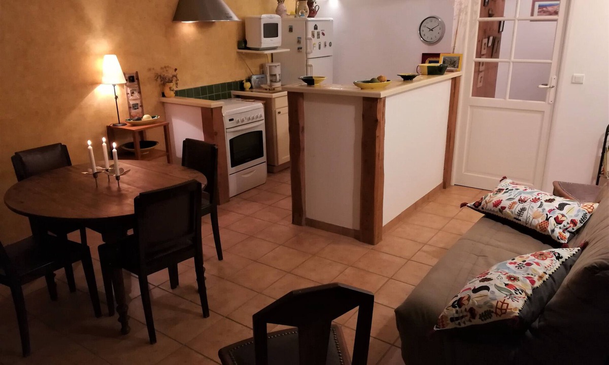 Entrechaux House | Cottage 'Gîte Genévrier' with Mountain View, Shared Pool and Wi-Fi
