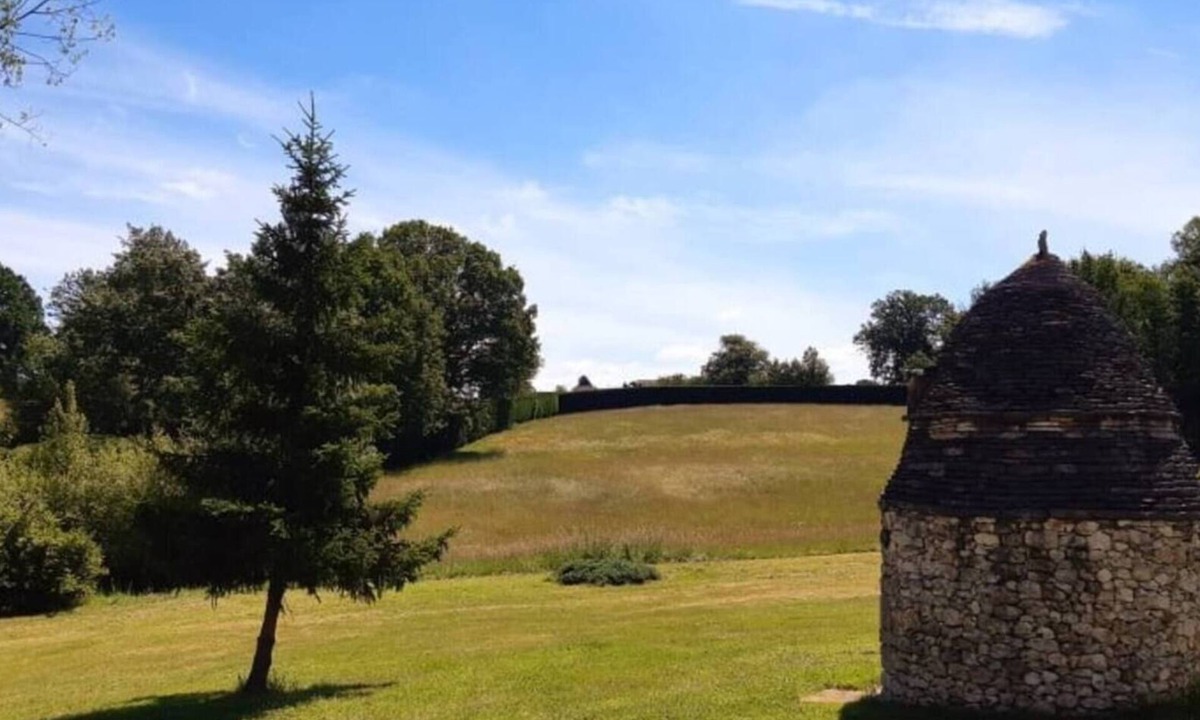 Fossemagne Cottage | Cottage 'Gite Xl 8 Personnes' with Private Pool, Private Terrace and Shared Garden