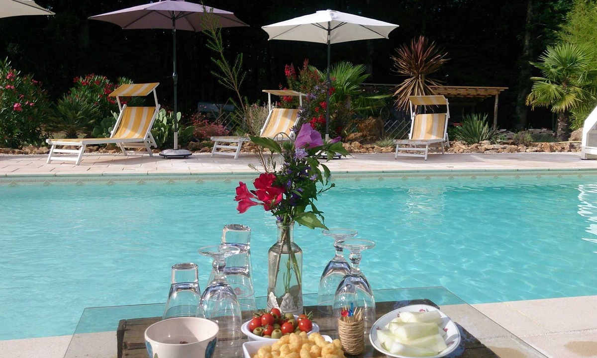 Grolejac Ski Chalet | Cottage, pool and well-being in a charming forest domain of Medieval Perigord