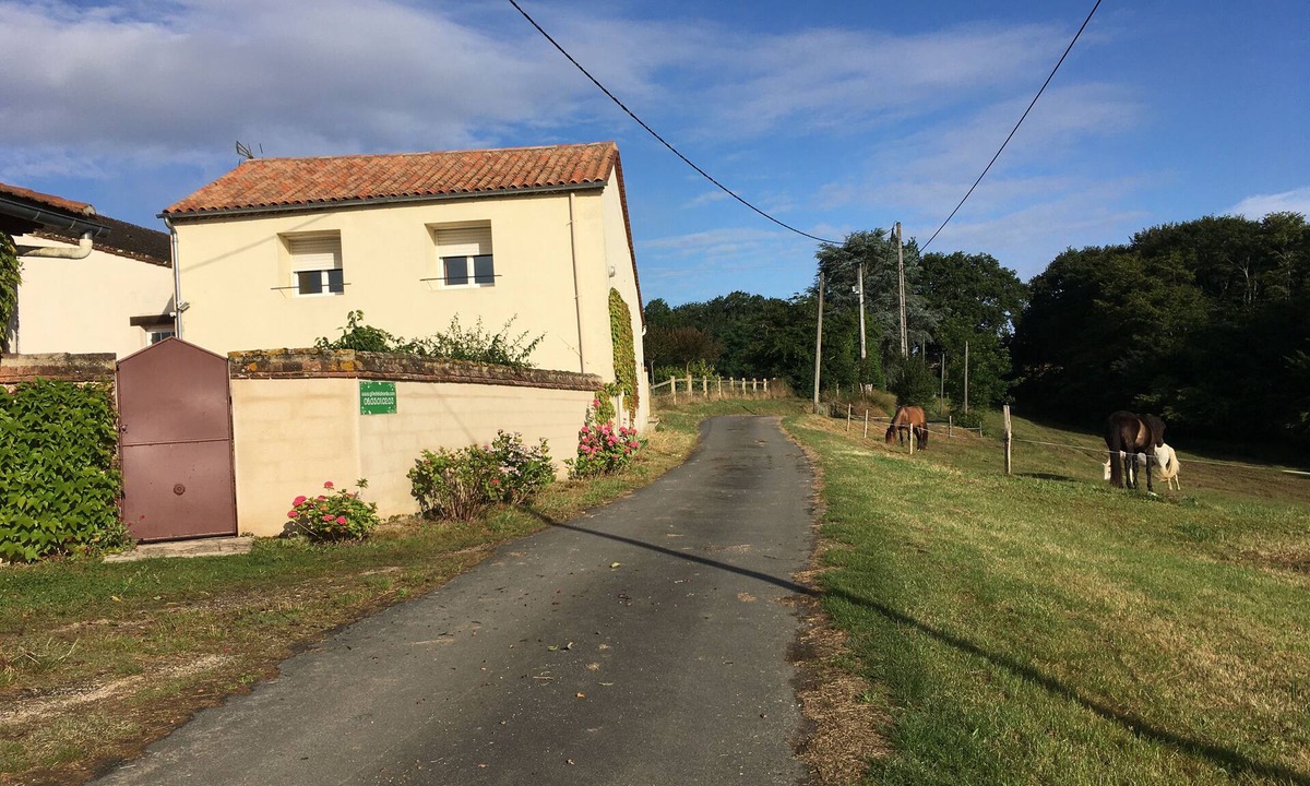 Faux House | Country house in an enclosed garden of 8000m2