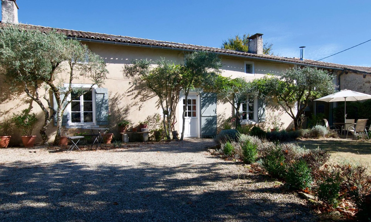 Clussais-la-Pommeraie Cottage | Country property with swimming pool