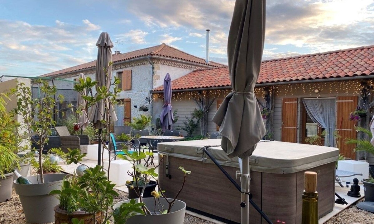 Asnois House | Cozy barn conversion courtyard, Hot Tub, Air Con, Fast WIFI, Home Office Area