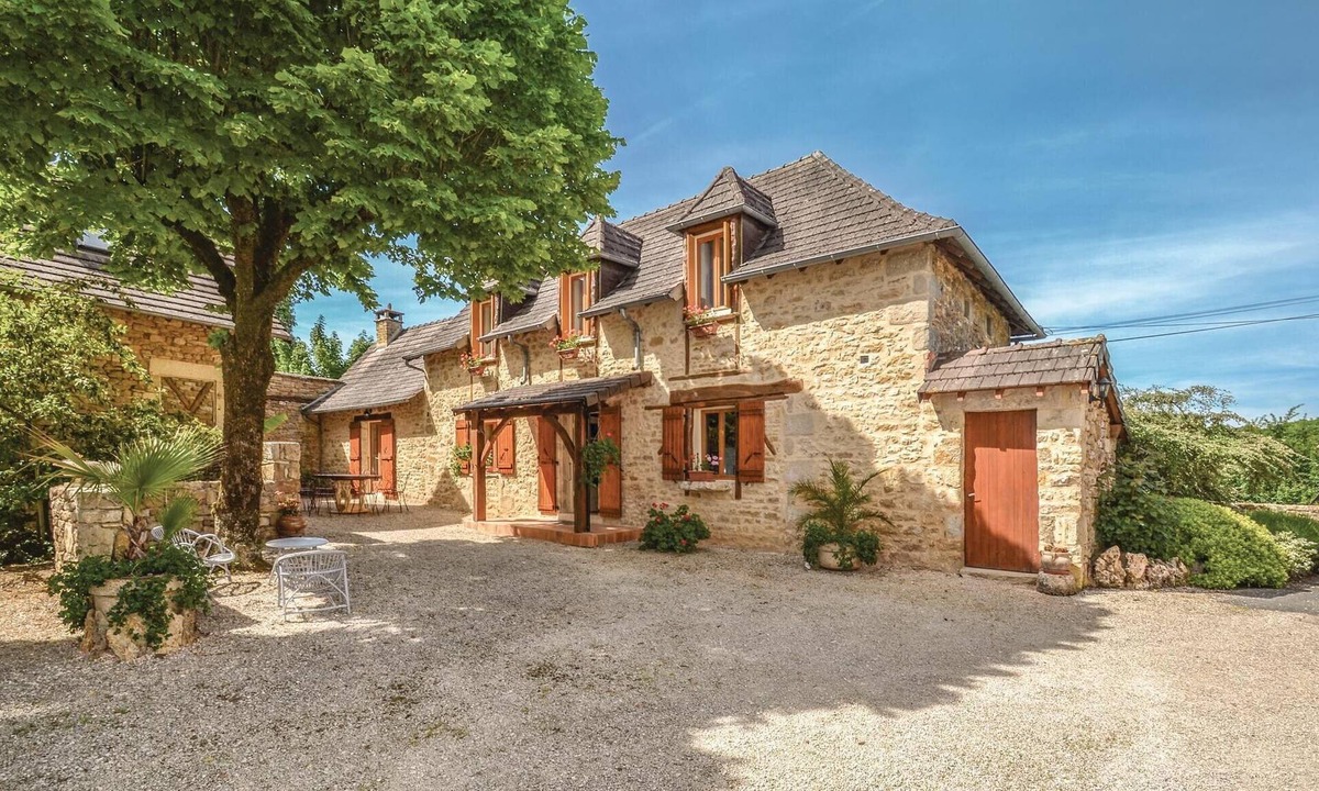 Terrasson-la-Villedieu House | Cozy home in Terrasson-Lavilledieu with WiFi