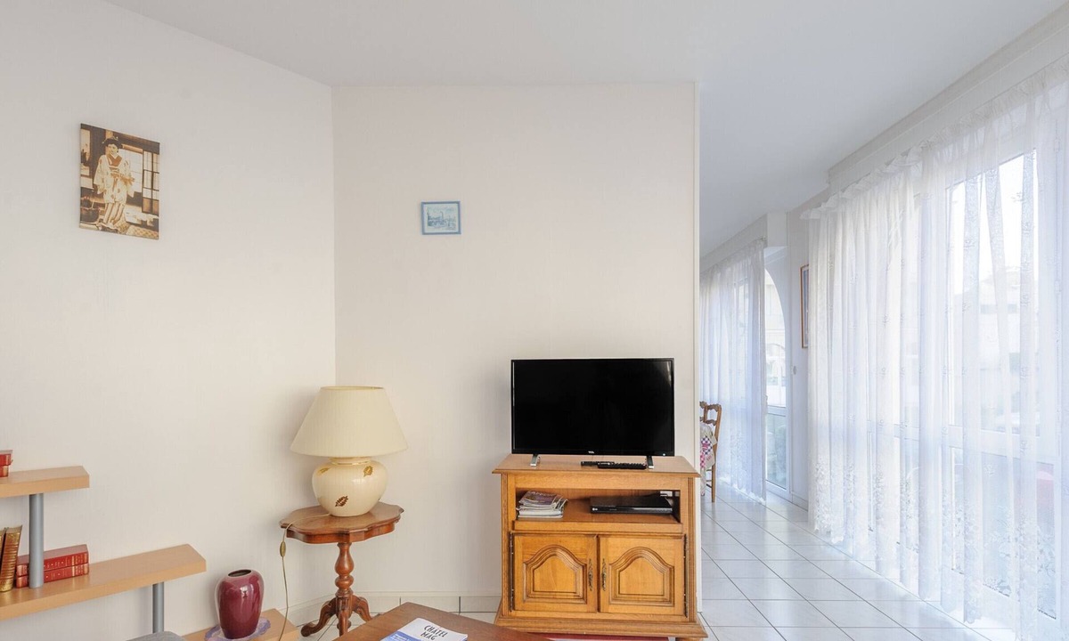 Quartier du Casino Apartment | Cozy T2 Apartment with Pool Access, Steps from Beach and Shops