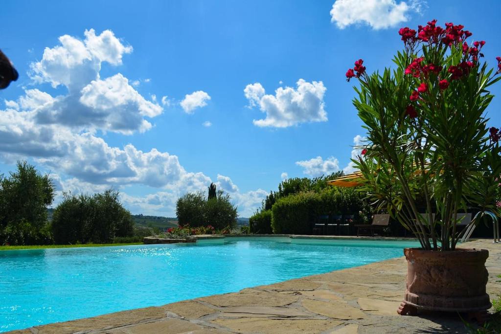 Scandicci House | Dante Country House - Casa con Piscina Privata e Jacuzzi tra Firenze e Chianti