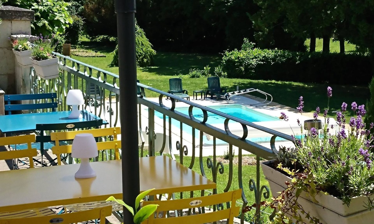 Monts-sur-Guesnes Bed & Breakfast | Domaine de Bourgville