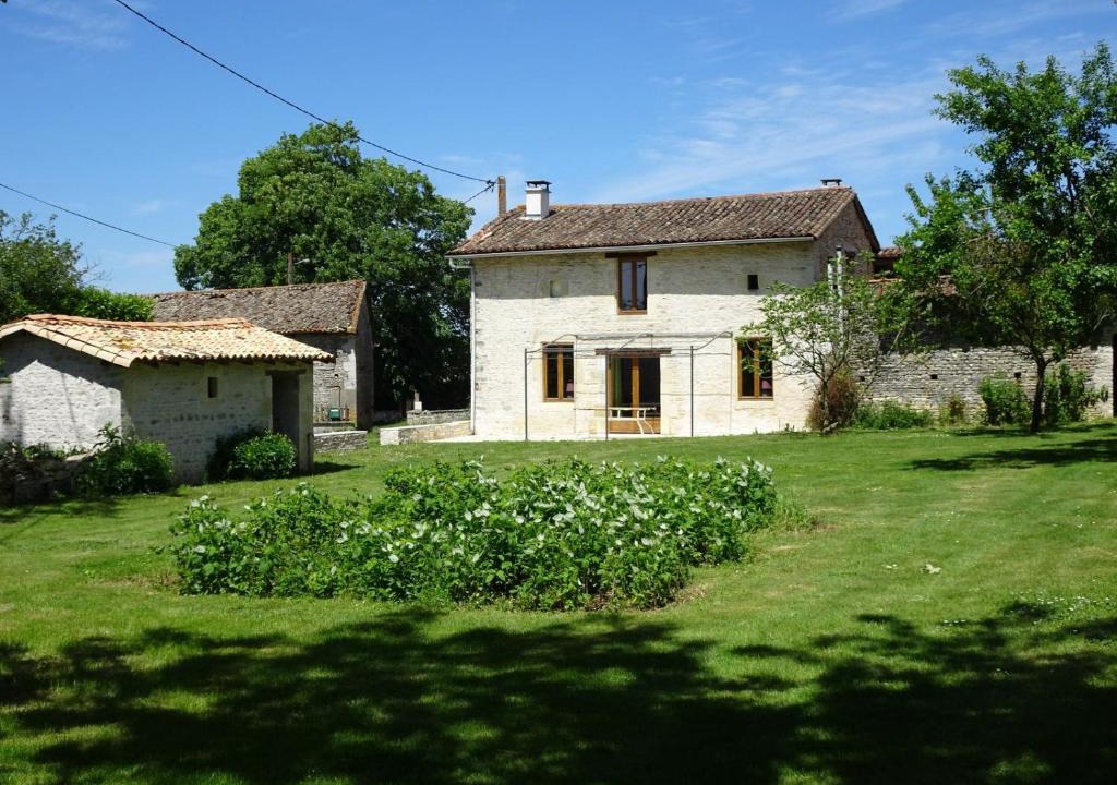 Chaunay House | Domaine du Clos de la Touche Parc et Piscine