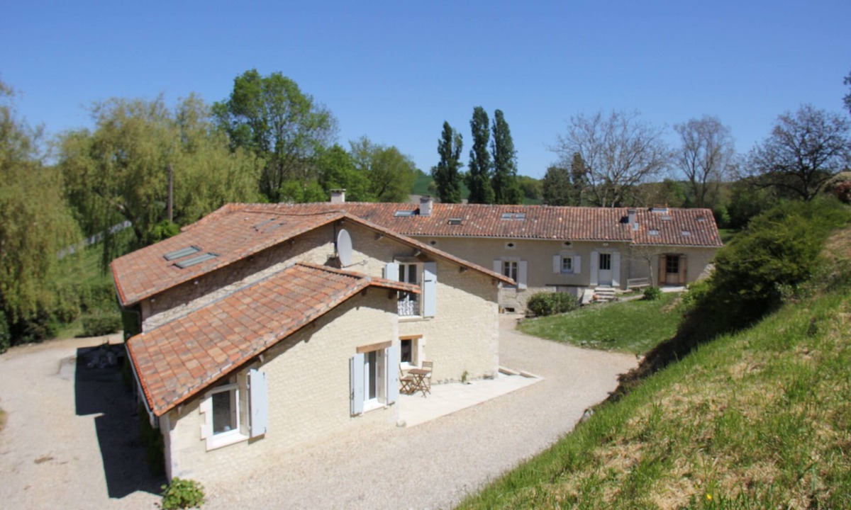 Juignac House | Dordogne - Charente Border Charming, tranquil country house with heated pool