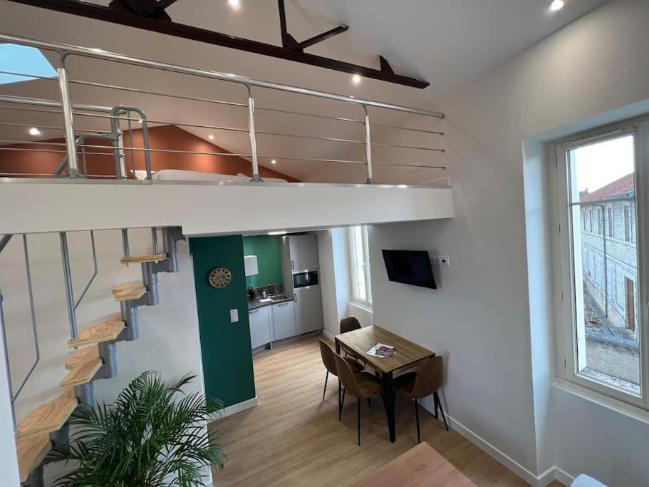 Angouleme Apartment | Duplex type Loft centre ville * clim * WIFI * Haut de gamme *