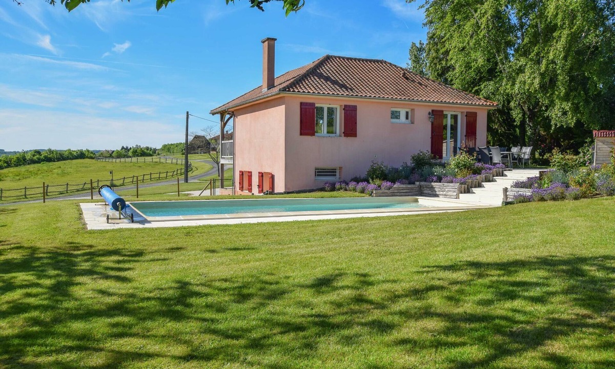 Detached Swimming | Saint-Medard-d'Excideuil