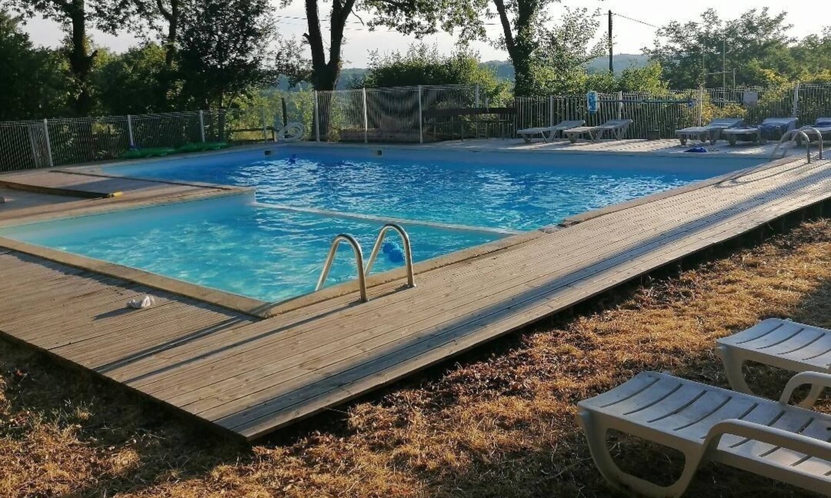 Saint-Aubin-de-Nabirat RV Rental | Emplacement Tente