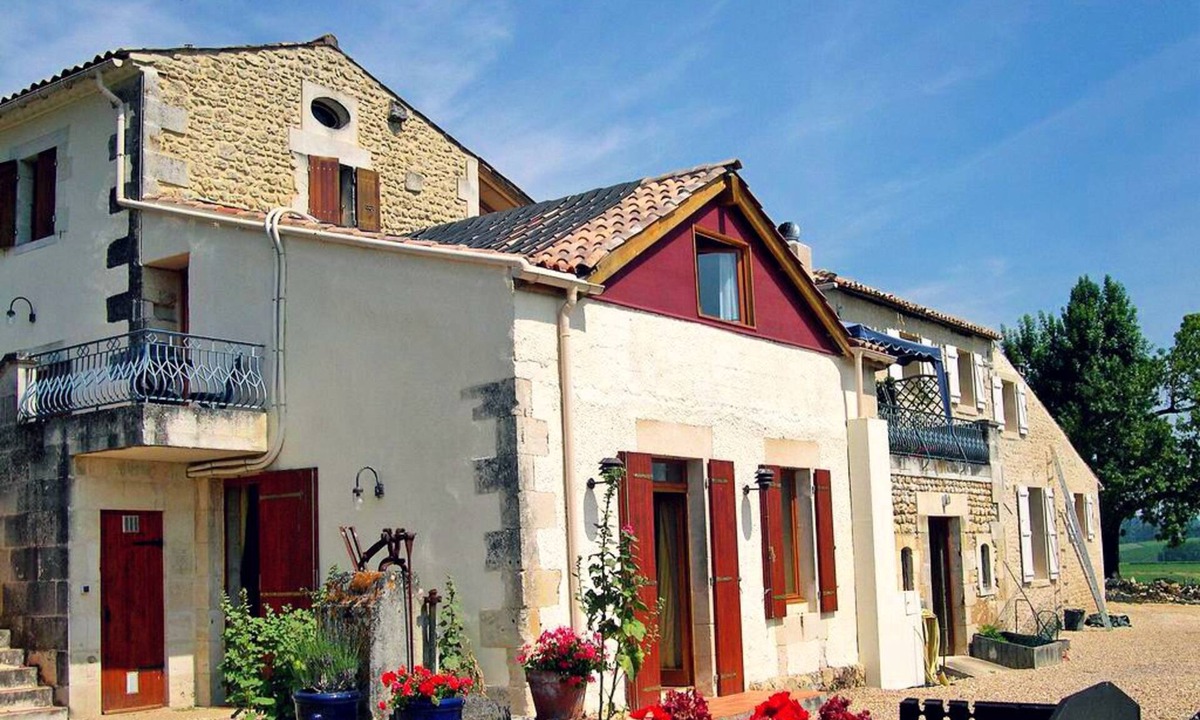 Saint-Georges-des-Agouts House | Family House with Large Heated Infinity Pool and Spectacular Views