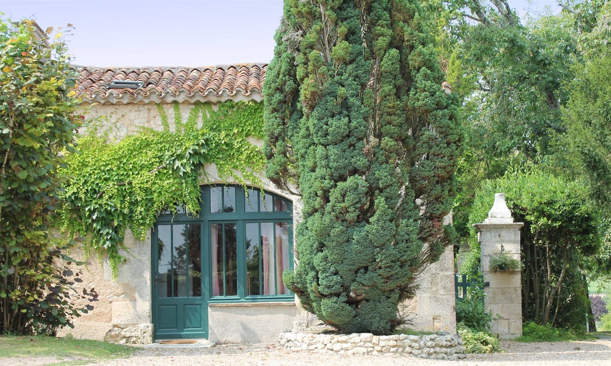Nabinaud Cottage | Family Holiday Hamlet - Heated Pools, Golf, Tennis, Creche, 10 mins to beach!