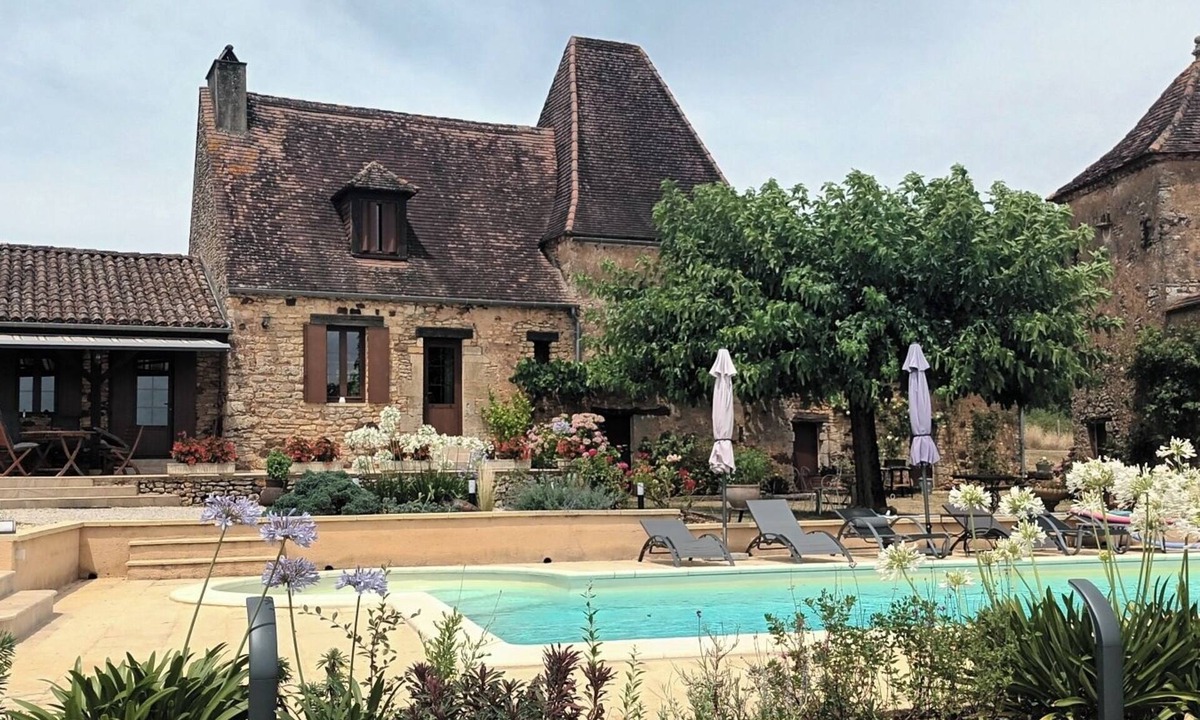 Sainte-Alvere Cottage | Farm XVIII°siècle,fenced, private swimming pool with salt, heated, Wifi,clim,6 pers.