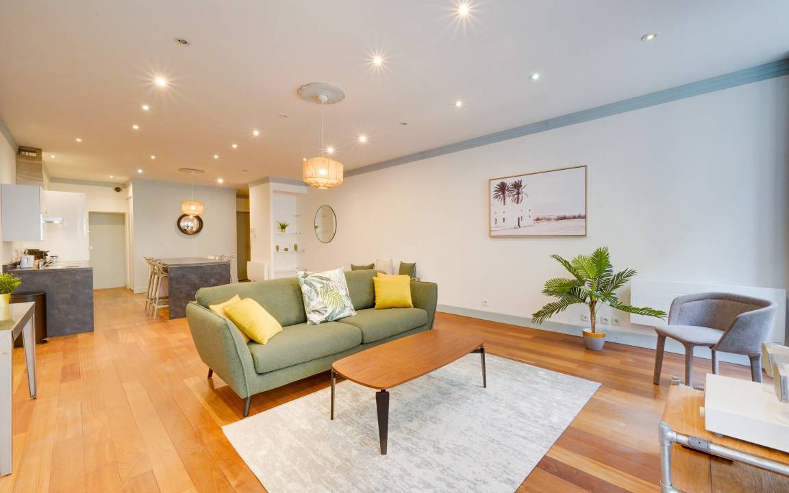 Bordeaux Golden Triangle Apartment | 90 m² Apartment ∙ 1 bedroom ∙ 2 guests
