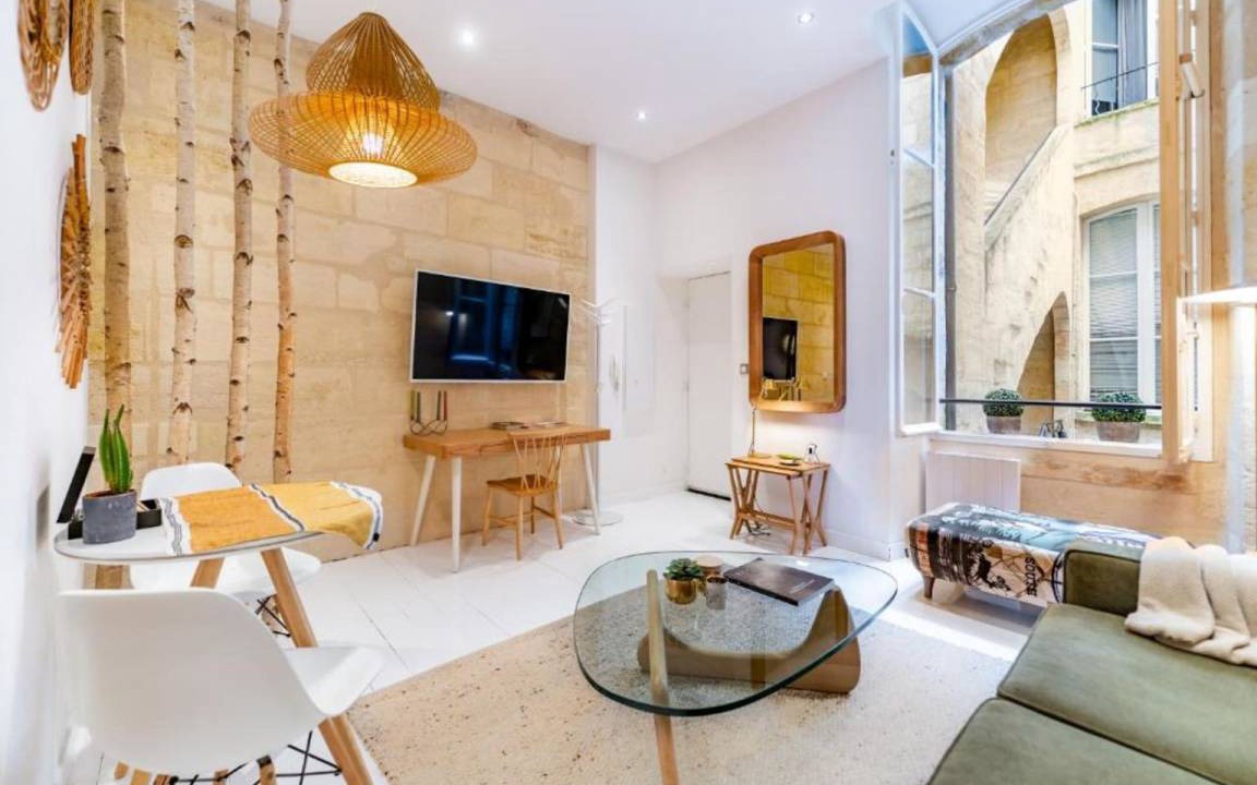 Hotel de Ville - Quinconces Apartment | 40 m² Apartment ∙ 1 bedroom ∙ 2 guests