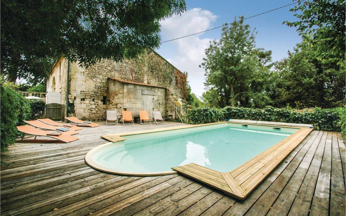 Saint-Germain-de-la-Riviere House | 160 m² House ∙ 4 bedrooms ∙ 8 guests
