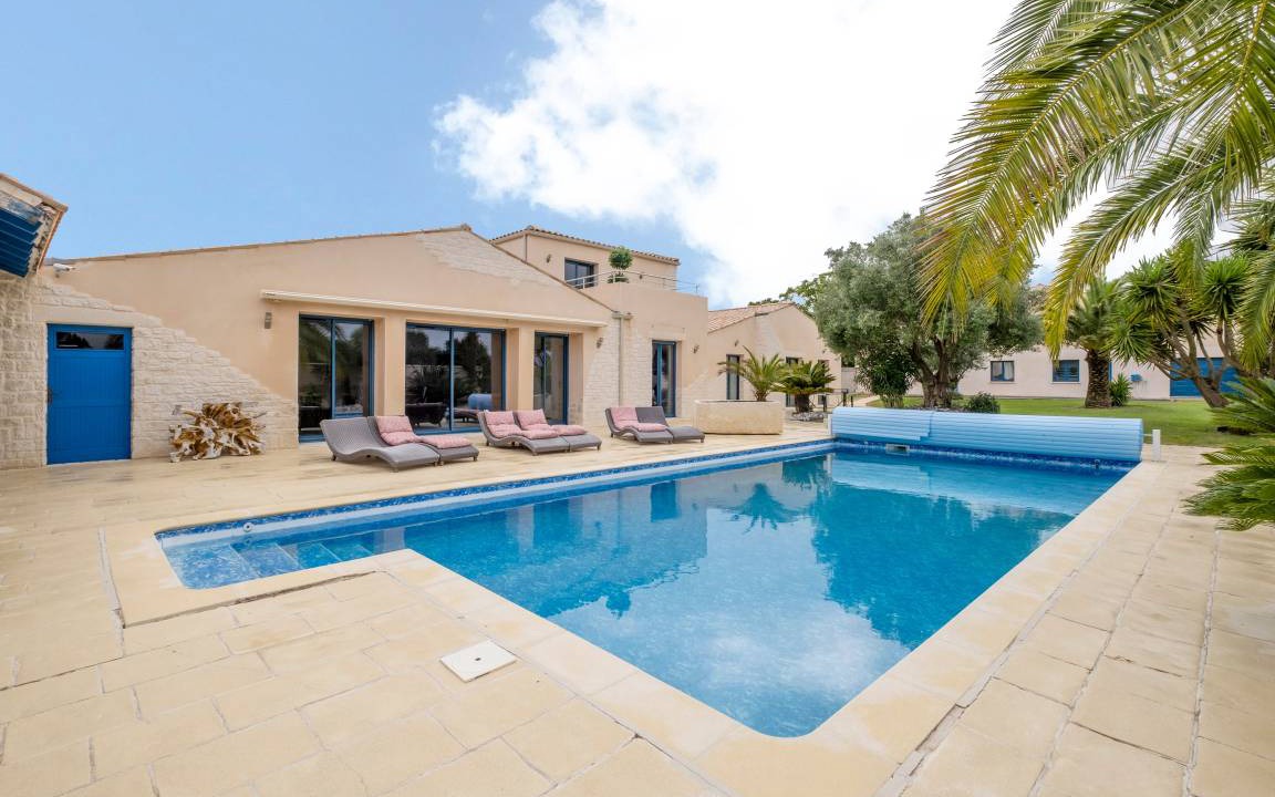 Saint Nazaire sur Charente Villa | 280 m² Villa ∙ 4 bedrooms ∙ 10 guests