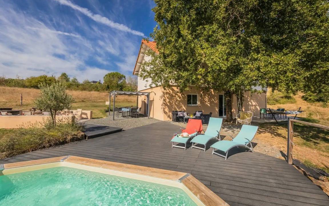 Saint-Pantaleon-de-Larche House | 160 m² House ∙ 4 bedrooms ∙ 10 guests