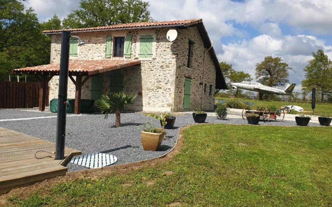 Saint-Quentin-sur-Charente House | 200 m² House ∙ 3 bedrooms ∙ 6 guests