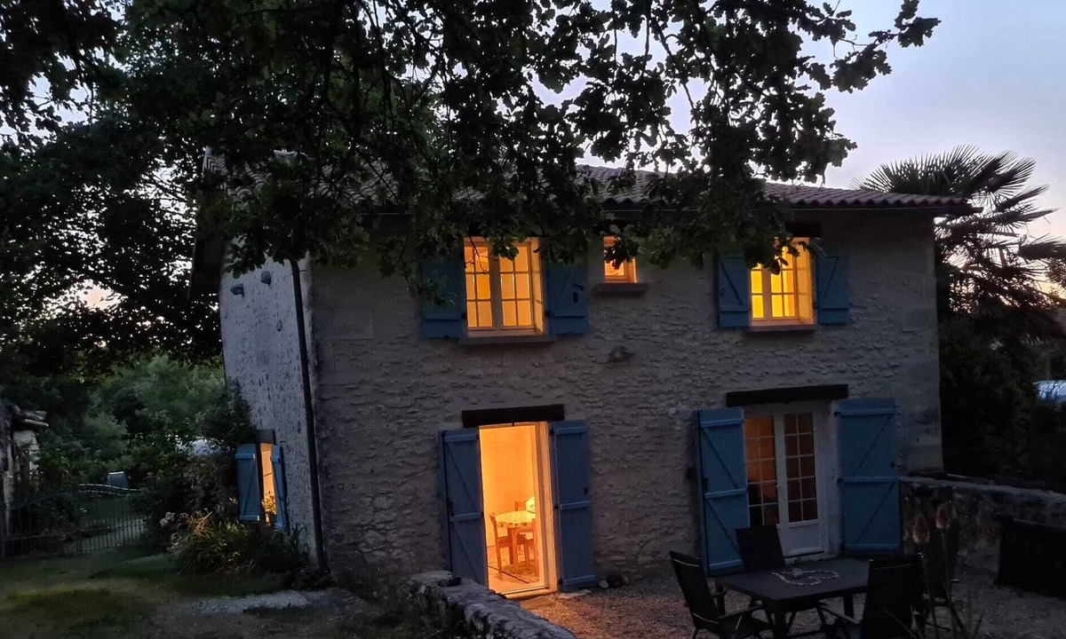Sainte-Croix-de-Mareuil Other | Freistehende Alte 1824 Erbaute Scheune, die 1985 zum Haus Umgebaut