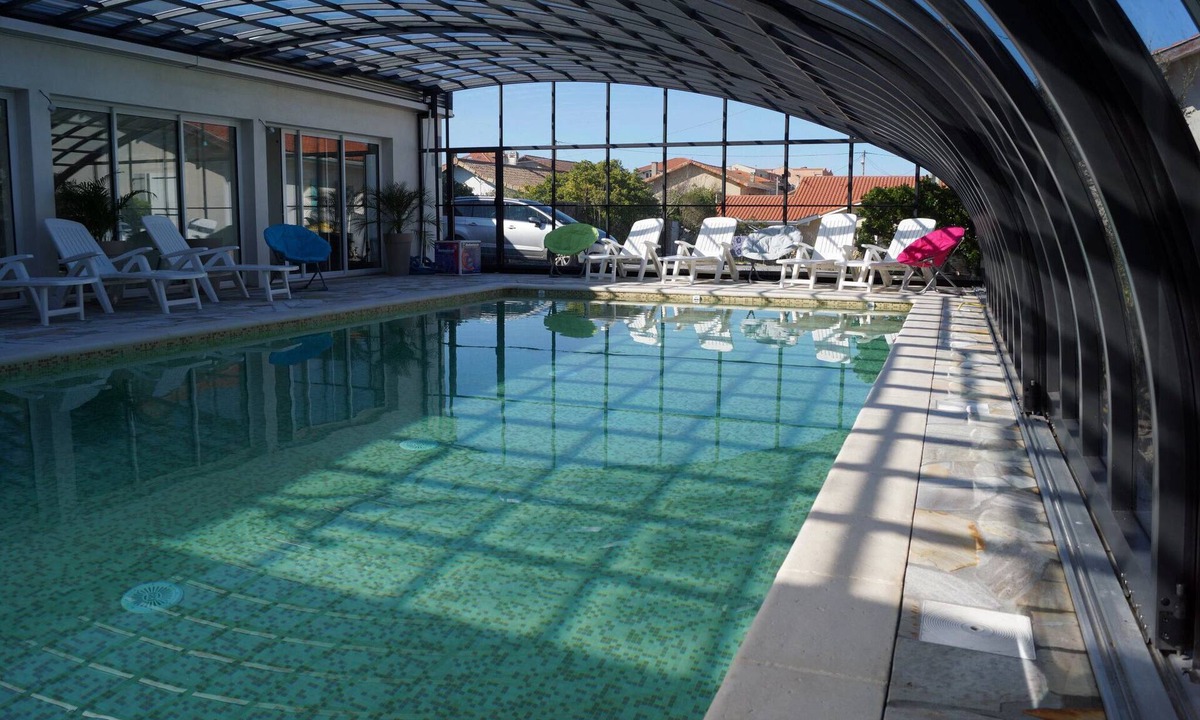 Mimizan-Plage Apartment | Full equiped studio 4 people, walking distance of beach and shops ,swimming pool